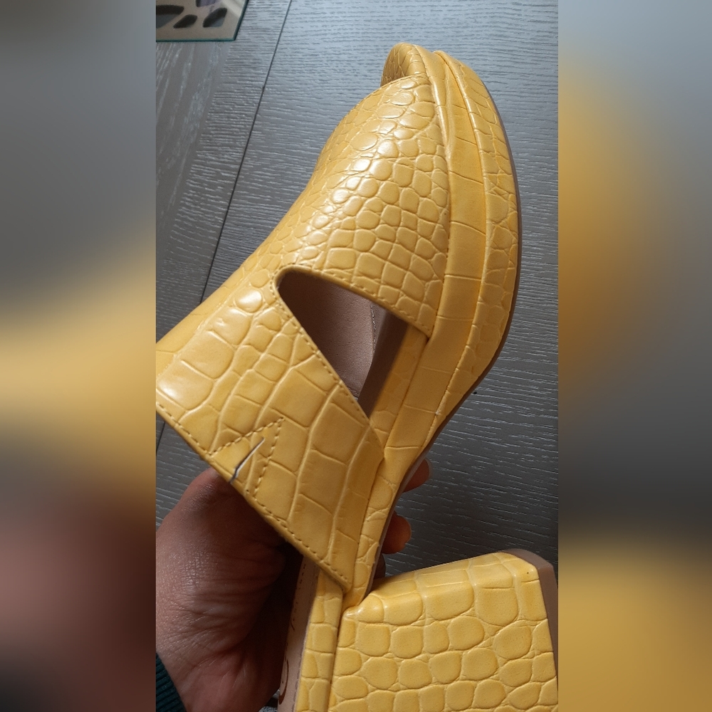 C. Est 1946 Yellow Croc-Embossed Open-Toe Block Heel Mule - Picture 8 of 13